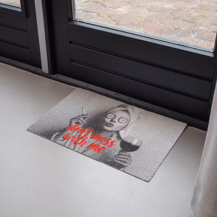 Don't mess with me - Wijn - Vrouw - Sigaret Deurmat klein -sfeer2