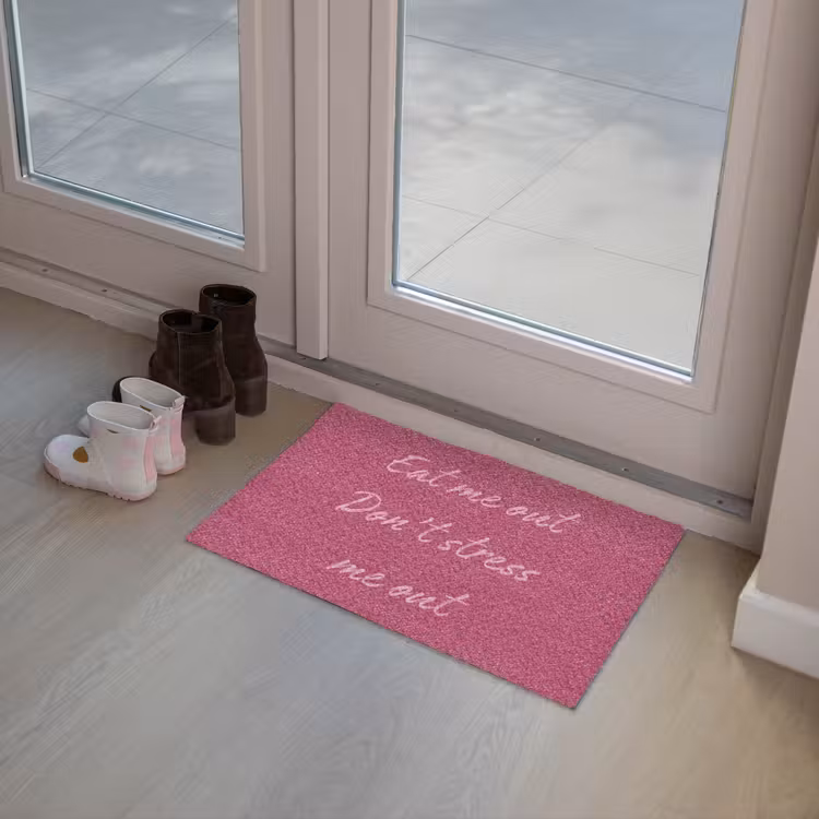eat me out don't stress me out - Roze - Minimalistisch Deurmat klein -sfeer3