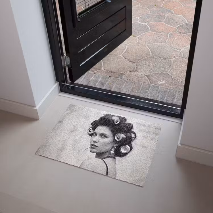 Edgy - Vrouw - Zwart - Wit Deurmat klein -sfeer5