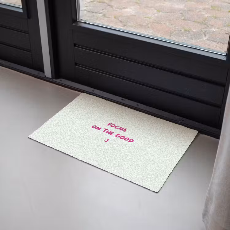 Focus - Beige - Roze - Smiley Deurmat klein -sfeer2