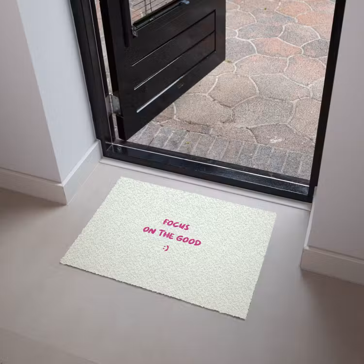 Focus - Beige - Roze - Smiley Deurmat klein -sfeer5