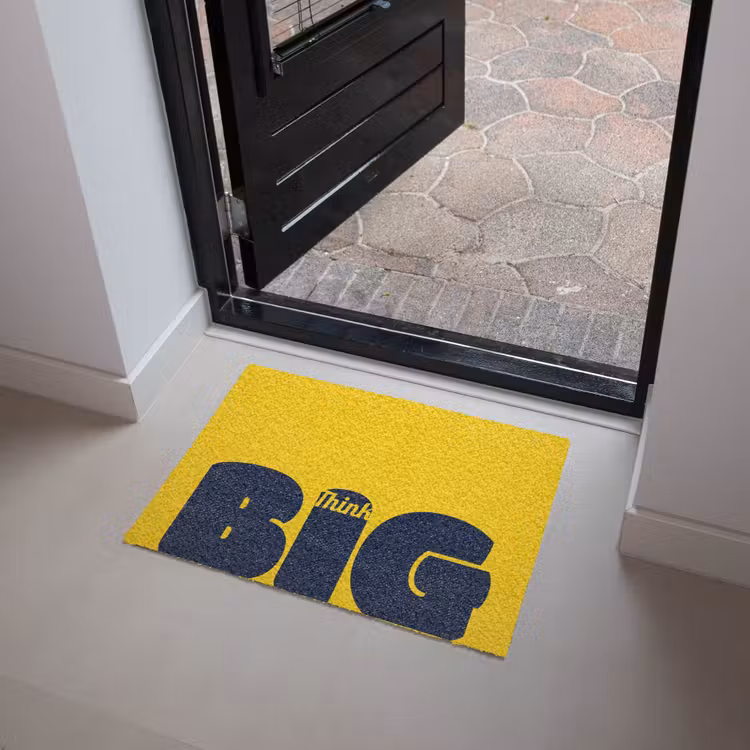 Geel - Think big - Grafisch Deurmat klein -sfeer5