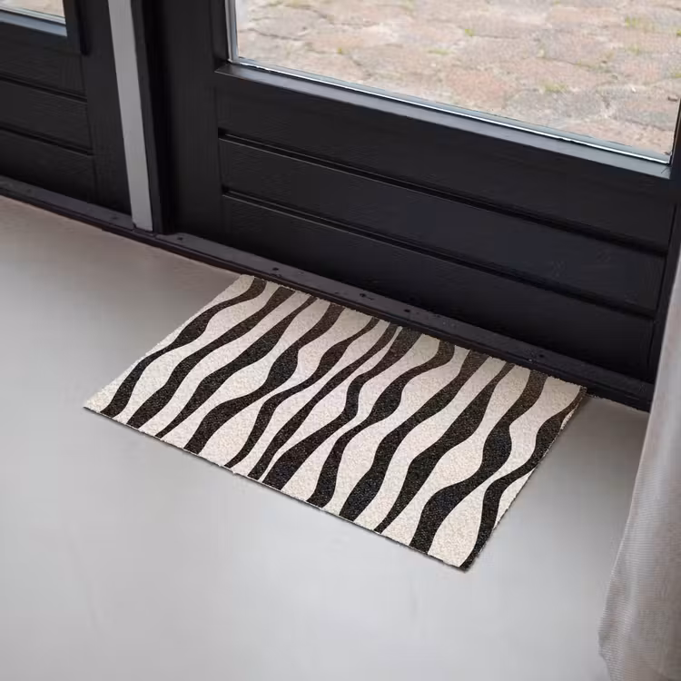 Golvende lijnen - Beige - Zwart - Abstract Deurmat klein -sfeer2