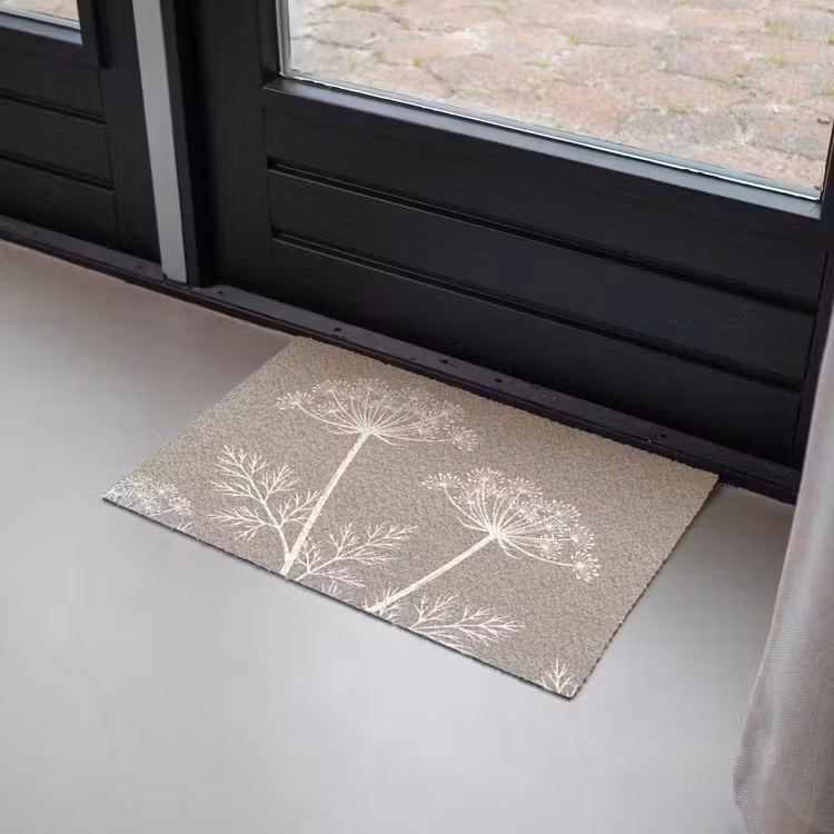 Grafisch - Fluitenkruid - Taupe Deurmat klein -sfeer2