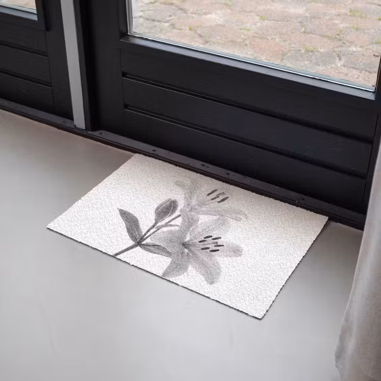 Lelies - Elegant - Zwart - Wit Deurmat klein -sfeer2