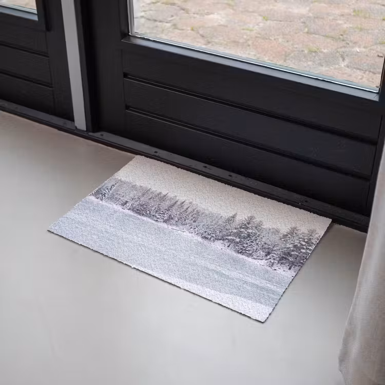 Meer - Dennen - IJs - Winter - Rustgevend Deurmat klein -sfeer2