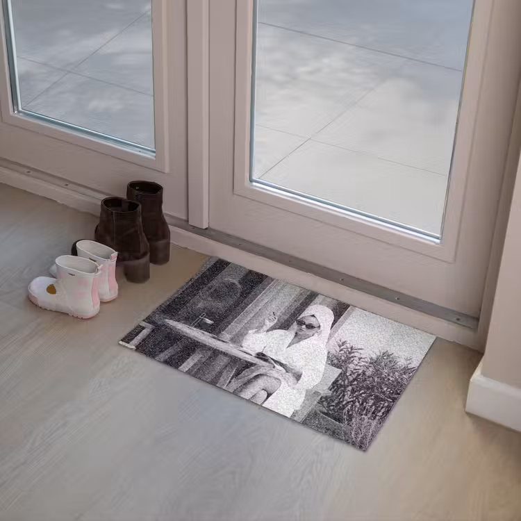 Modern - Vrouw - Zwart - Wit Deurmat klein -sfeer3
