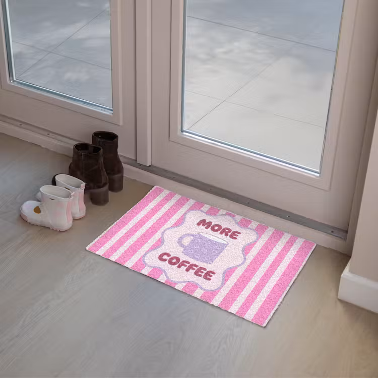 More coffee - Roze - Paars - Strepen - Mok Deurmat klein -sfeer3