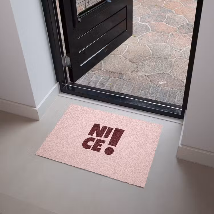 Nice - Uitroepteken - Roze Deurmat klein -sfeer5