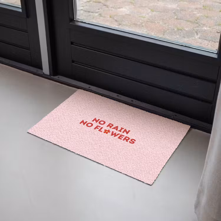 No rain no flowers - Minimalistisch - Roze - Bloem Deurmat klein -sfeer2