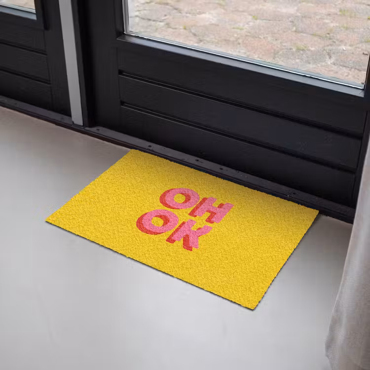 Oh ok - 3D - Geel - Roze Deurmat klein -sfeer2