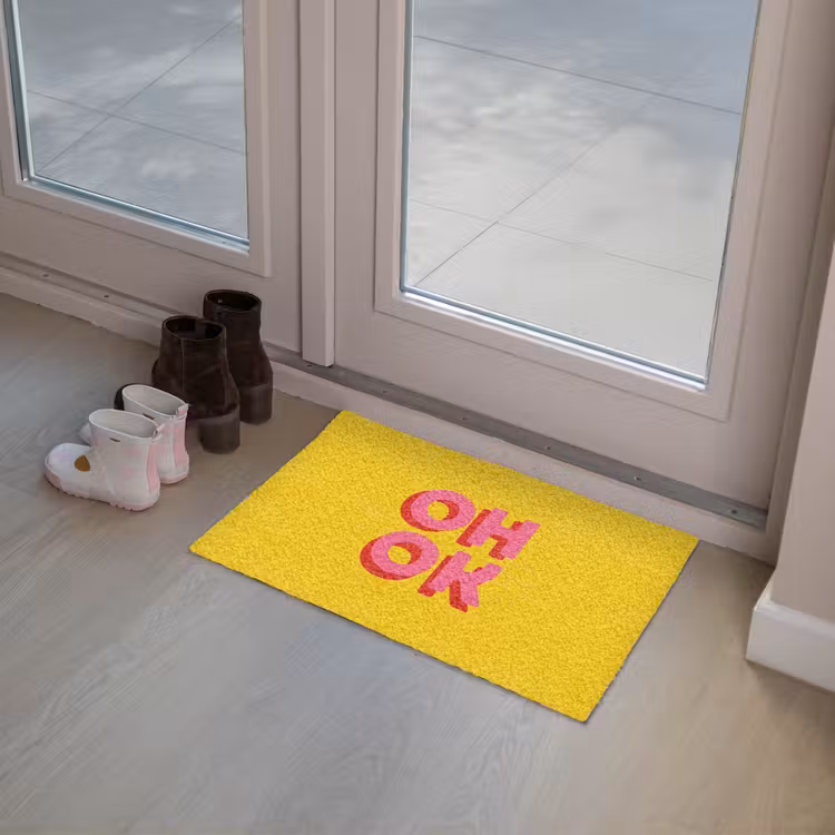 Oh ok - 3D - Geel - Roze Deurmat klein -sfeer3
