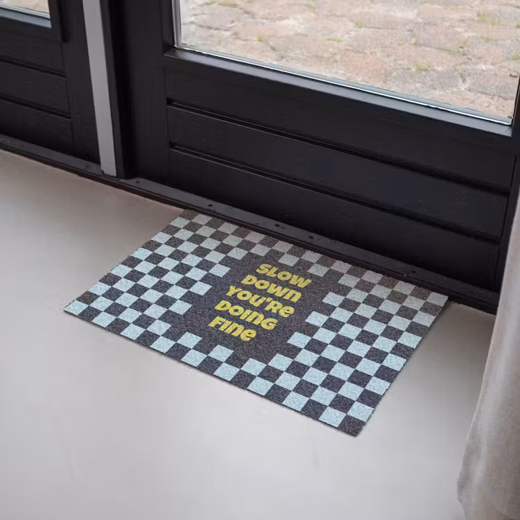 Patroon - Geblok - Blauw - Slow down you're doing fine Deurmat klein -sfeer2