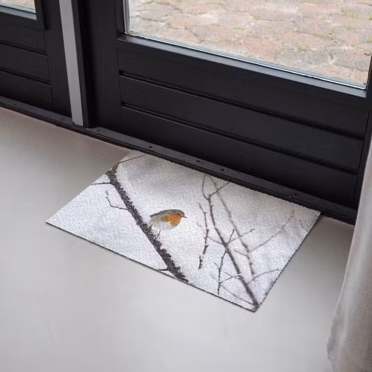 Roodborstje - Tak - Sneeuw - Winter - Levendig Deurmat klein -sfeer2