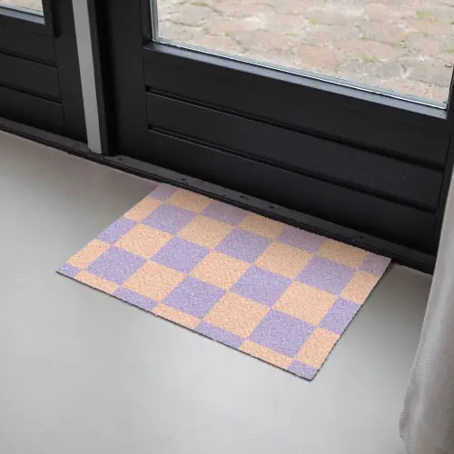 Schaakbord patroon - Paars - Roze - Blokjes Deurmat klein -sfeer2