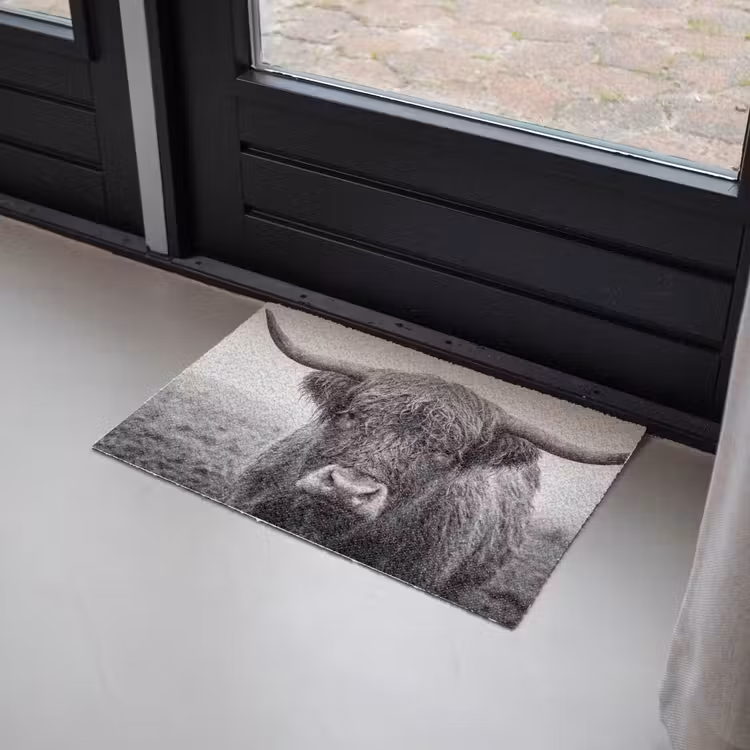 Schotse hooglander - Zwart - Wit - Gras Deurmat klein -sfeer2