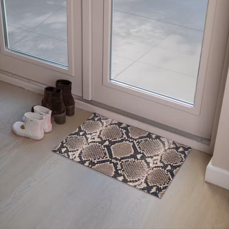 Slangenprint - Python - Bruin Deurmat klein -sfeer3