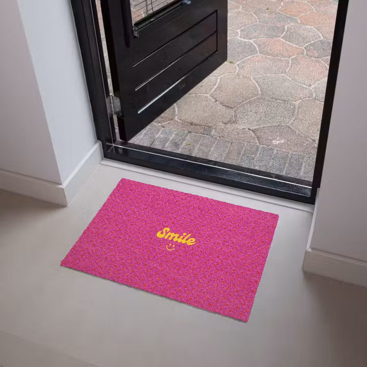 Smile - Stippen - Geel - Smiley - Roze Deurmat klein -sfeer5