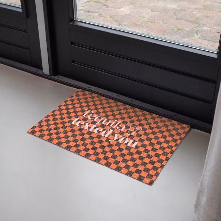 Tequila texted you - Glas - Vierkanten - Oranje Deurmat klein -sfeer2