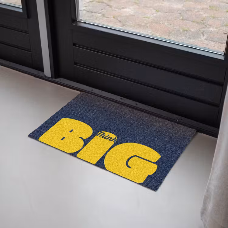 Think big - Blauw - Geel Deurmat klein -sfeer2