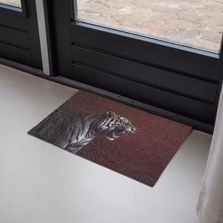 Tijger - Brult - Bordeaux Deurmat klein -sfeer2