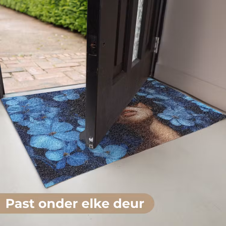 Vrouw - Blauw - Bloemen - Vlinders - Natuur Deurmat klein -USP_NL
