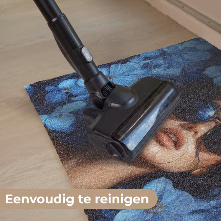 Vrouw - Blauw - Bloemen - Vlinders - Natuur Deurmat klein -reinigen_NL