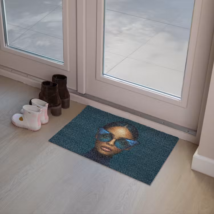 Vrouw - Vlinder - Bril - Blauw - Modern - Portret Deurmat klein -sfeer3