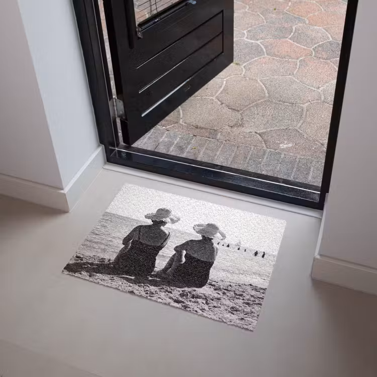 Vrouwen - Zonnehoed - Strand - Zwart - Wit Deurmat klein -sfeer5