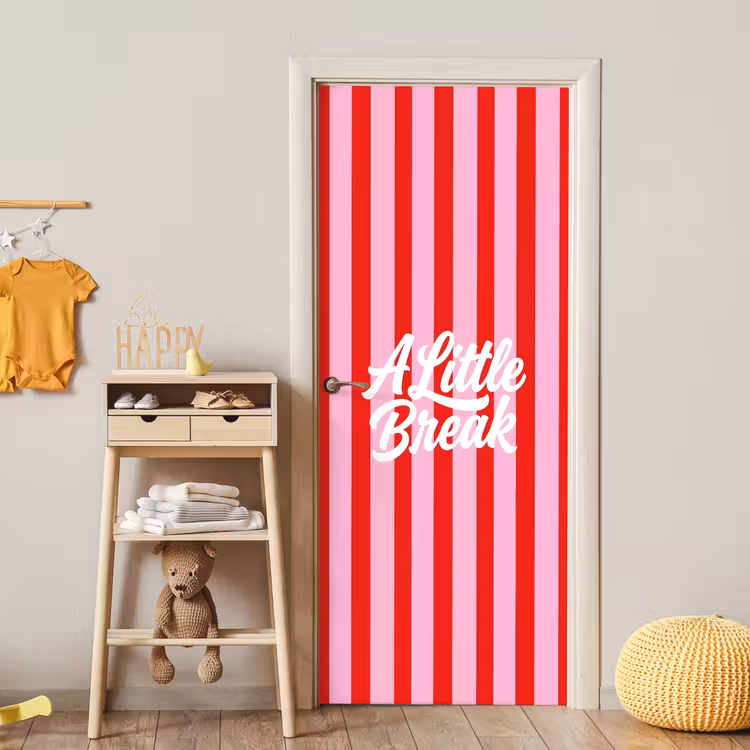 A Little Break - Strepen - Rood - Roze deurposter klein -sfeer4