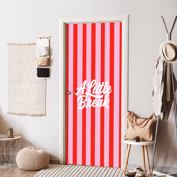 A Little Break - Strepen - Rood - Roze deurposter klein -sfeer6