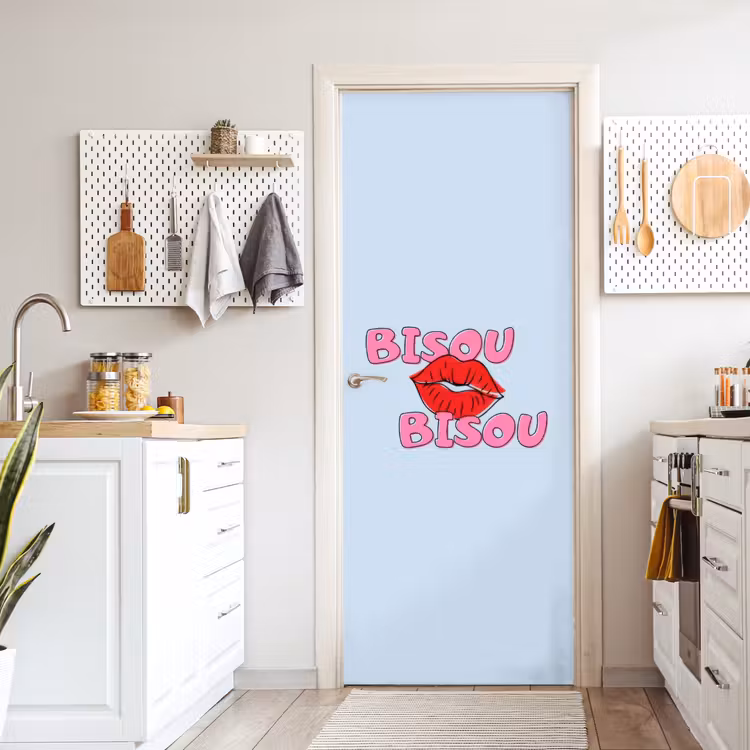 Bisou - Blauw - Roze - Lippen deurposter klein -sfeer5