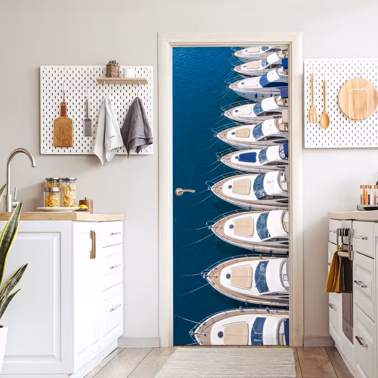 Boot - Jachthaven - Water - Zomer - Blauw deurposter klein -sfeer5