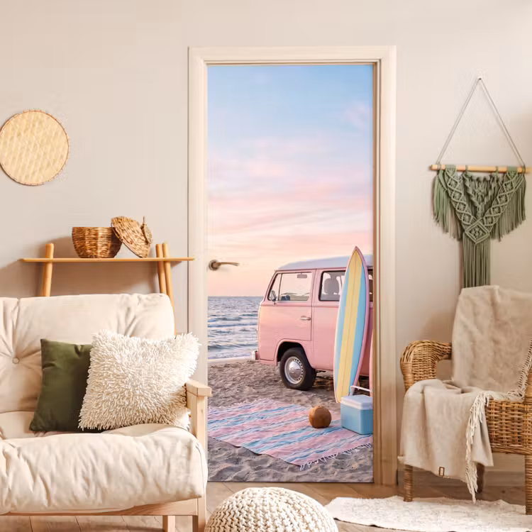 Busje - Strand - Surfplank - Zomer - Roze deurposter klein -sfeer2