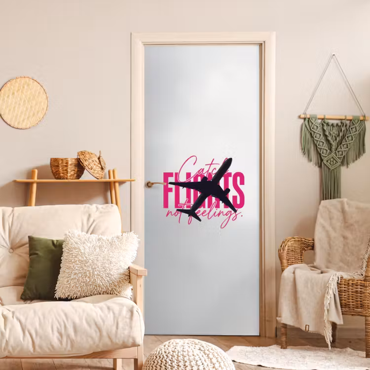 Catch flights not feelings - Vliegtuig - Roze deurposter klein -sfeer2