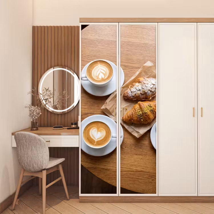 Eten - Croissant - Koffie - Ontbijt - Modern deurposter klein -sfeer3