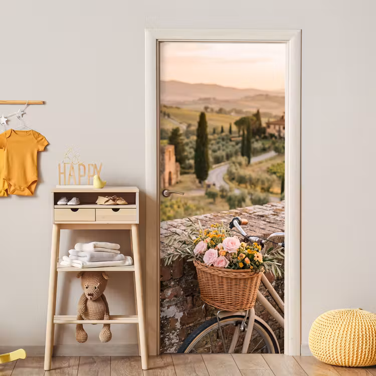Fiets - Bloemen - Toscane - Landschap - Roze deurposter klein -sfeer4