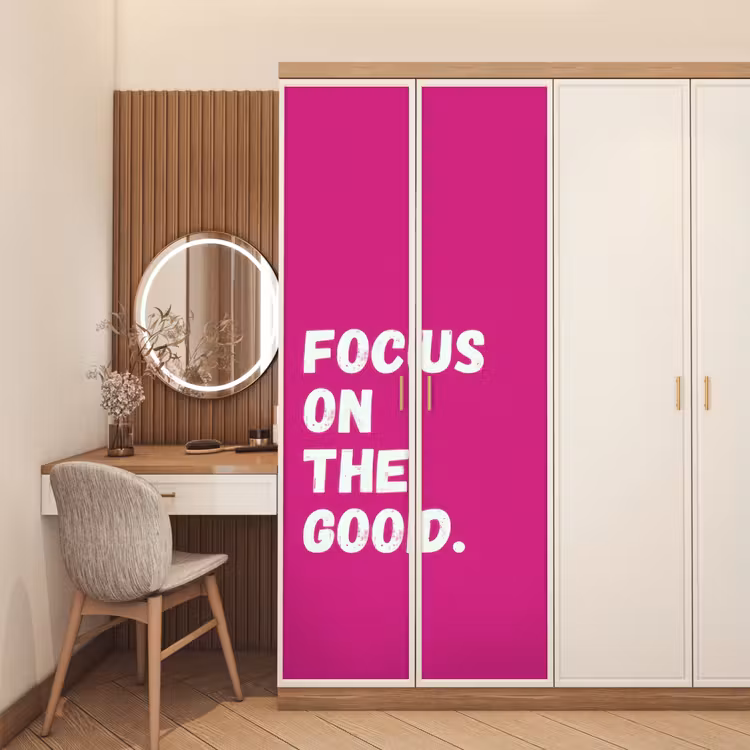 Focus on the good - Roze - Simple deurposter klein -sfeer3