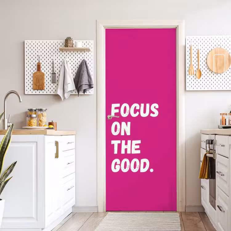 Focus on the good - Roze - Simple deurposter klein -sfeer5