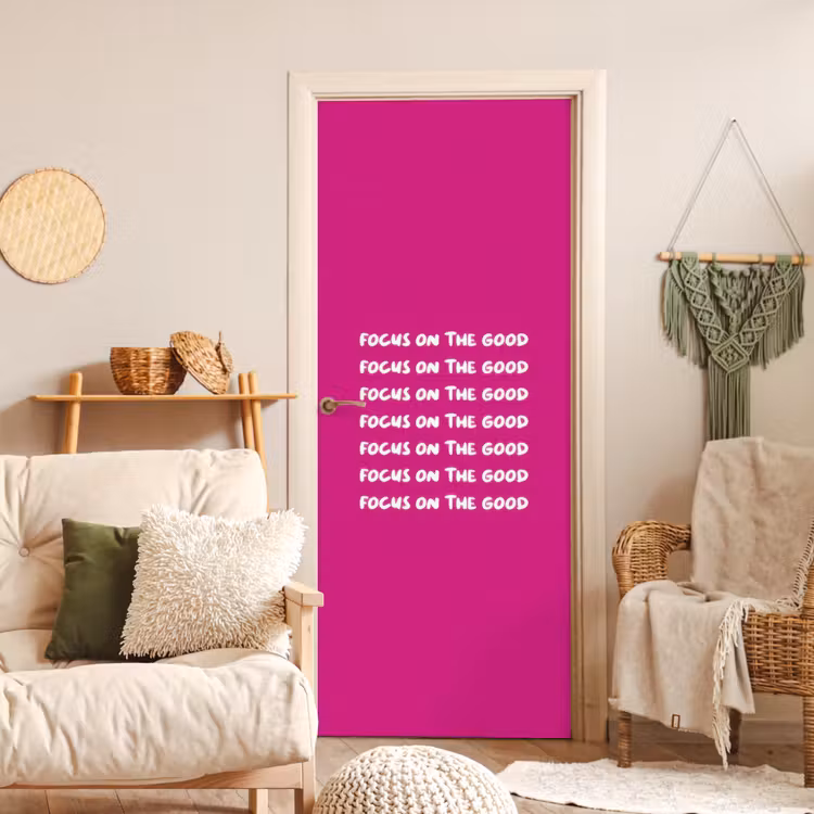 Focus on the good - Roze - wit deurposter klein -sfeer2