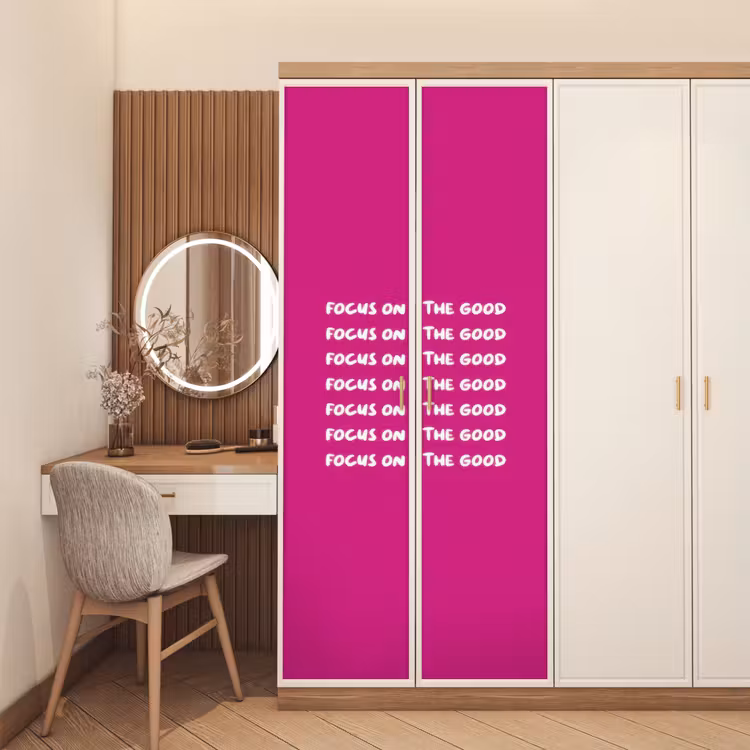 Focus on the good - Roze - wit deurposter klein -sfeer3