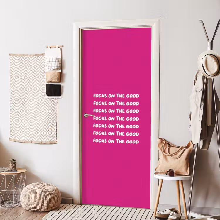 Focus on the good - Roze - wit deurposter klein -sfeer6