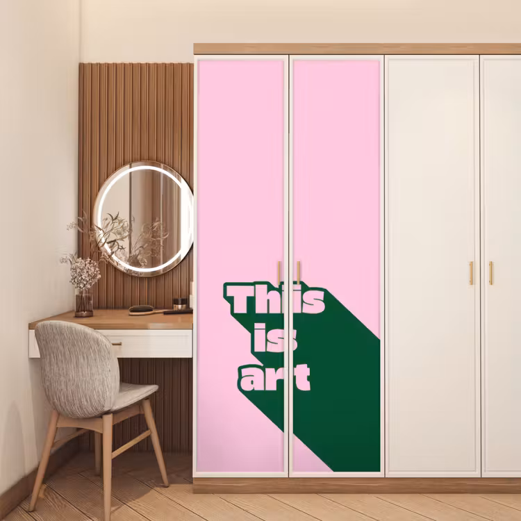 Groen - Teskt - This is art - Roze deurposter klein -sfeer3
