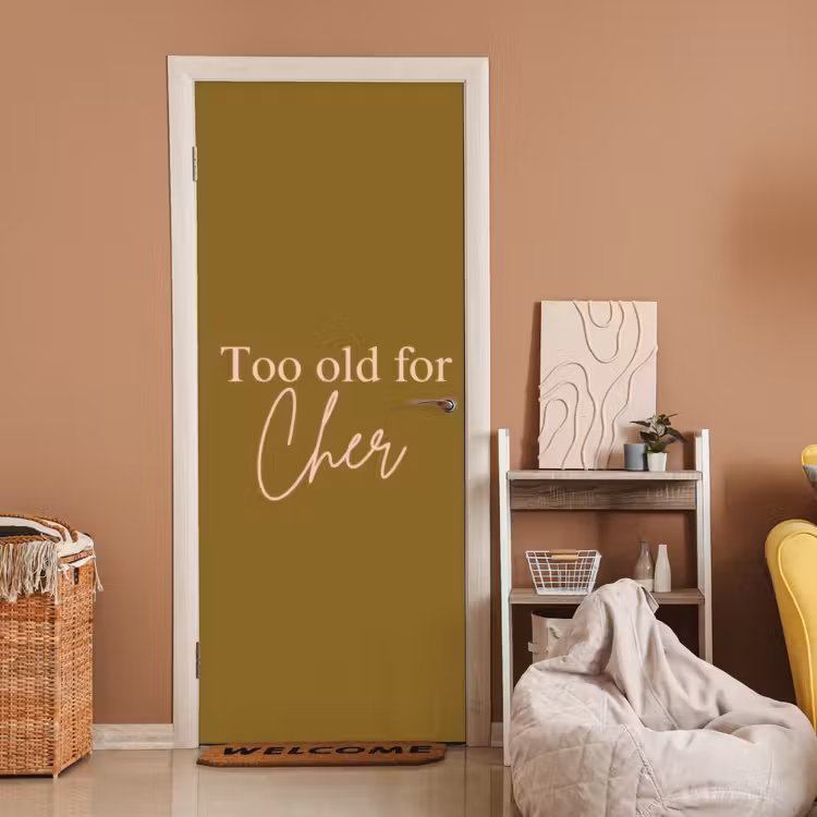 Groen - Too old for cher - Roze deurposter klein -sfeer1