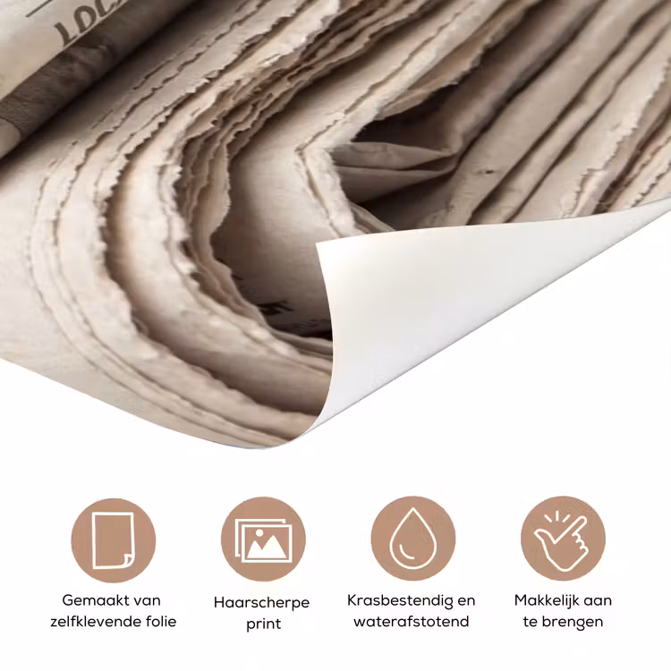 Kranten - Stapel - Nieuws - Vintage - Beige deurposter klein -closeup_NL