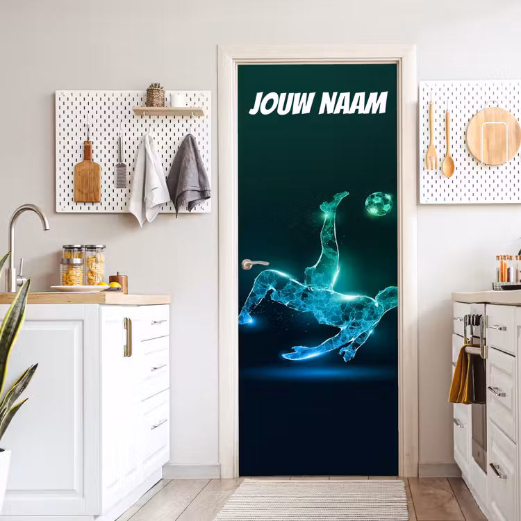 Futuristische voetballer en bal met de tekst “Deze kamer is van: jouw naam”. deurposter klein -sfeer5