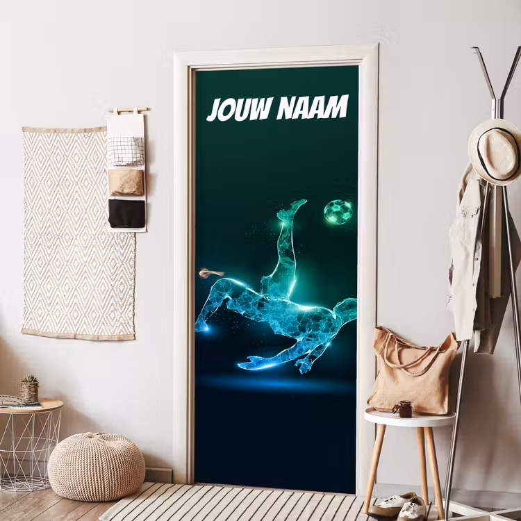 Futuristische voetballer en bal met de tekst “Deze kamer is van: jouw naam”. deurposter klein -sfeer6