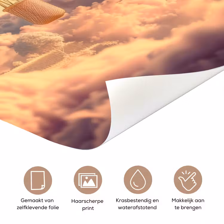 Luchtballon boven wolken met de tekst “Deze kamer is van: jouw naam”. deurposter klein -closeup_NL