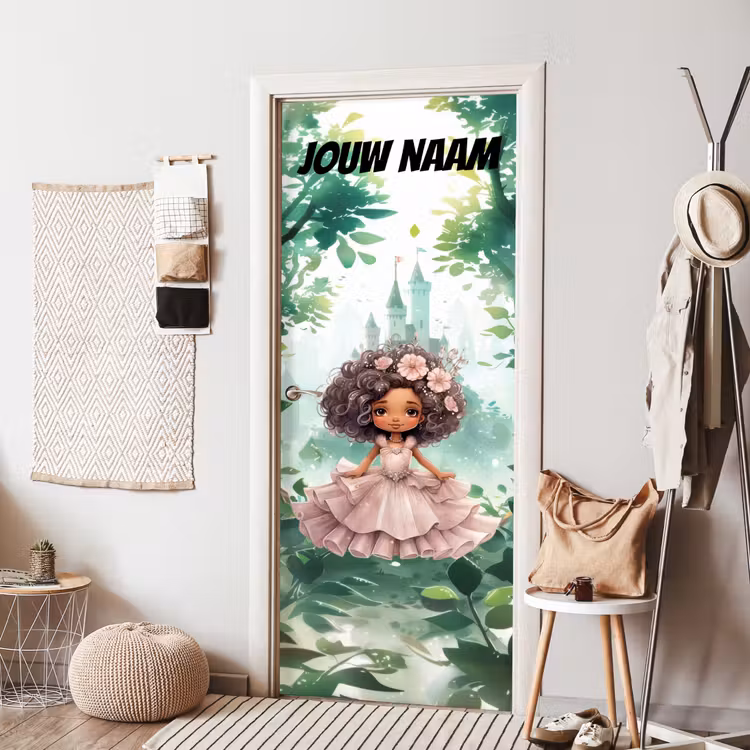Sprookjesachtig meisje in jurk met bloemen en de tekst “Deze kamer is van: jouw naam”. deurposter klein -sfeer6