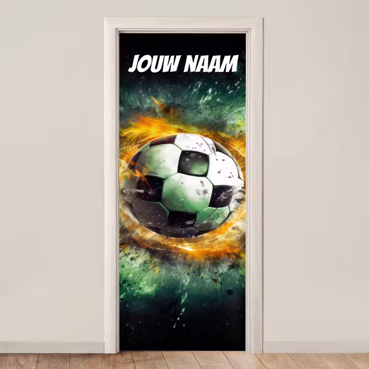 Voetbal met vlammen en de tekst “Deze kamer is van: jouw naam”. deurposter klein -3d_beige